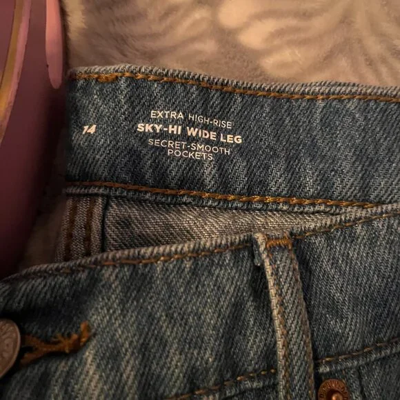 Old Navy Sky Hi Wide Leg Cargo Jeans - Picture 3 of 10